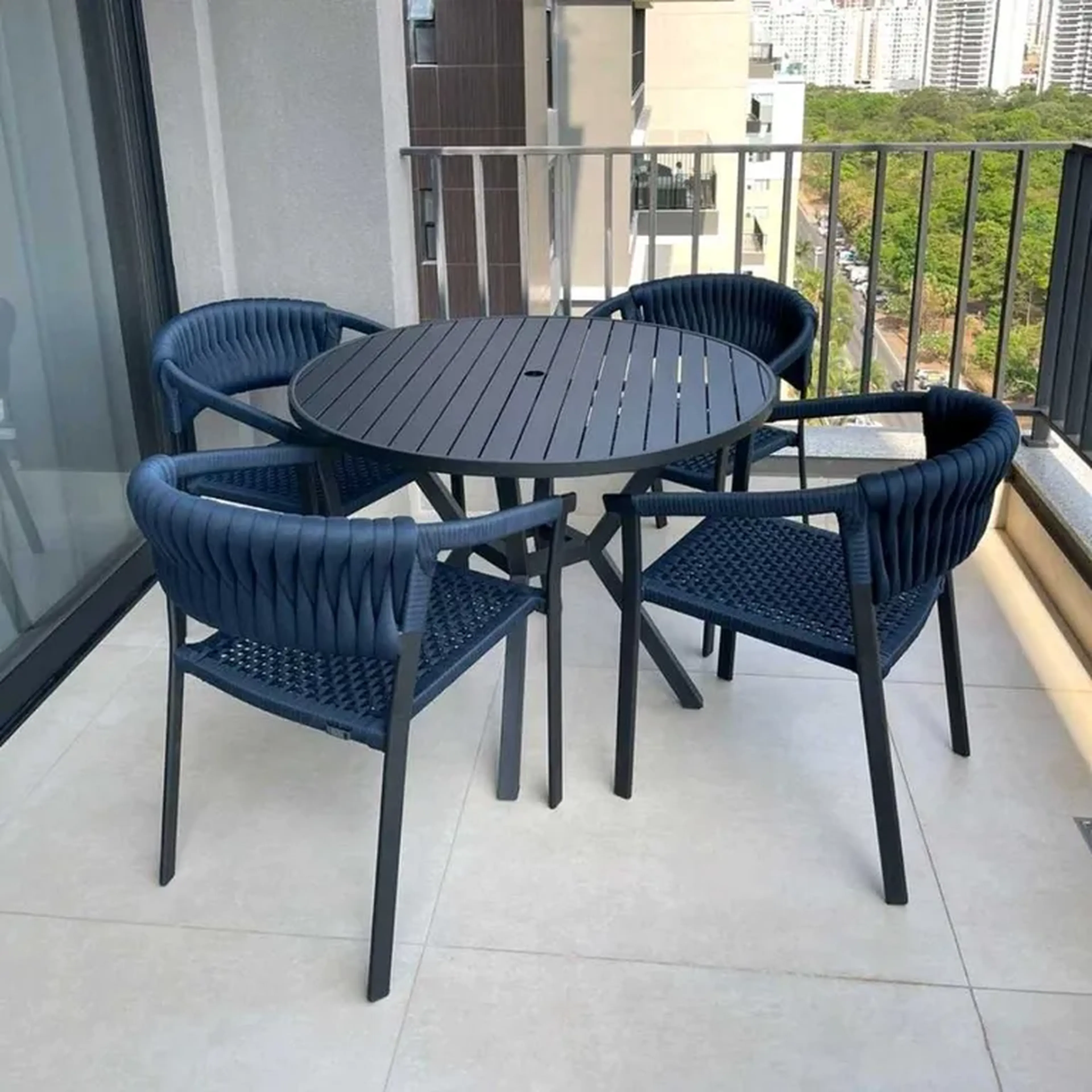 conjunto de mesa e cadeiras brisa imagem