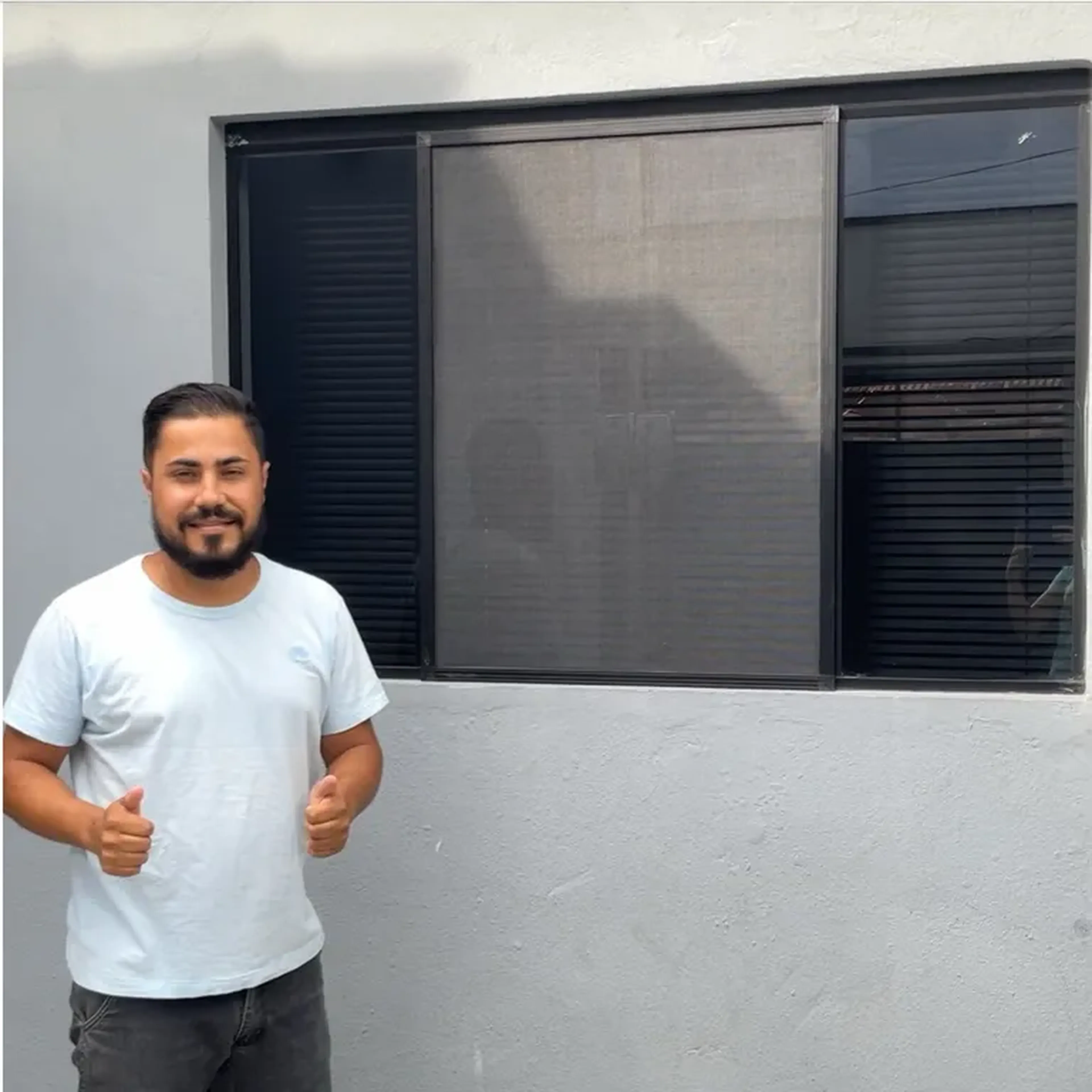 TELA REMOVÍVEL IMÃ ATÉ 100x100 PRETA OU BRANCA MONTADA imagem