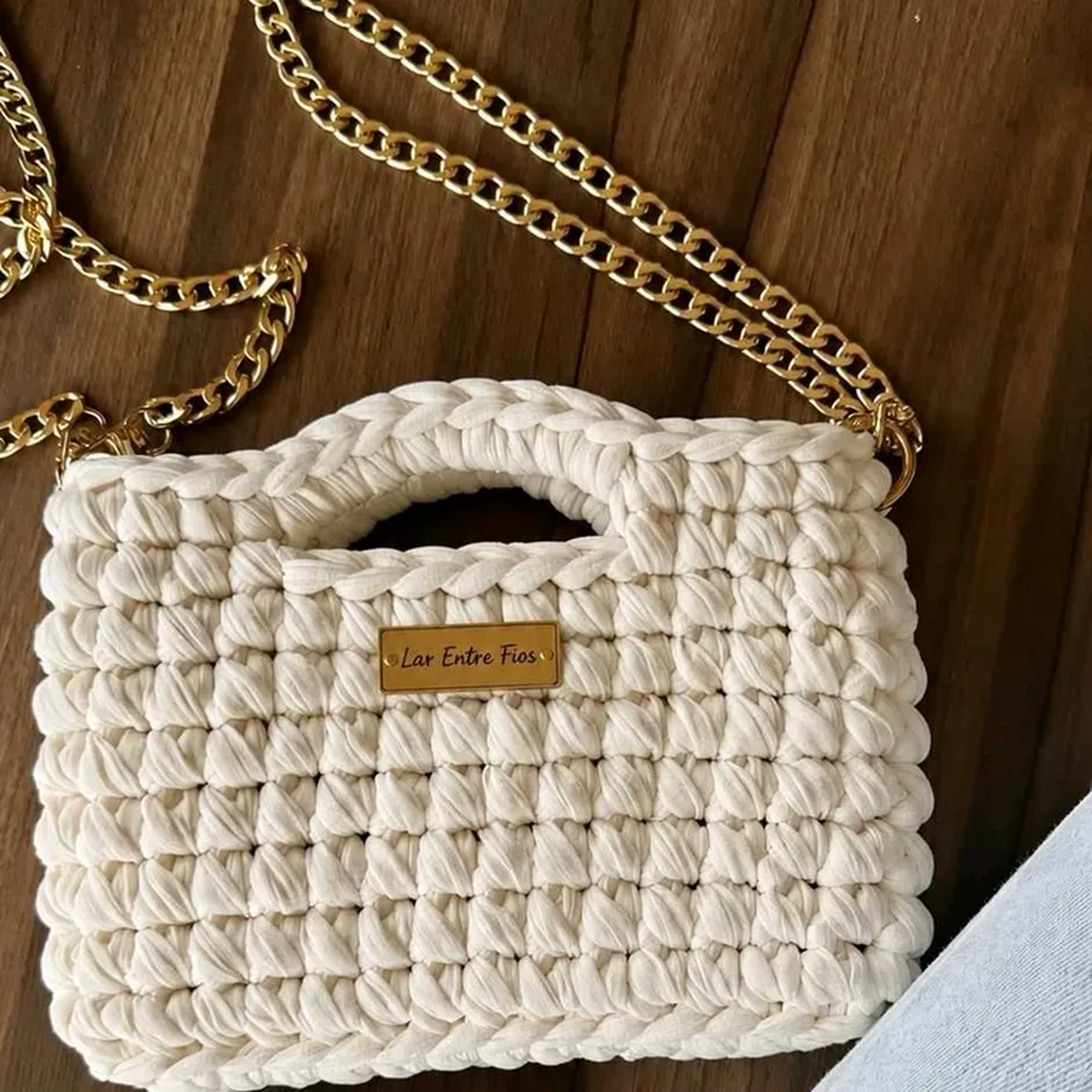 Bolsa de Crochê Artesanal Feminina em Fio de Malha imagem