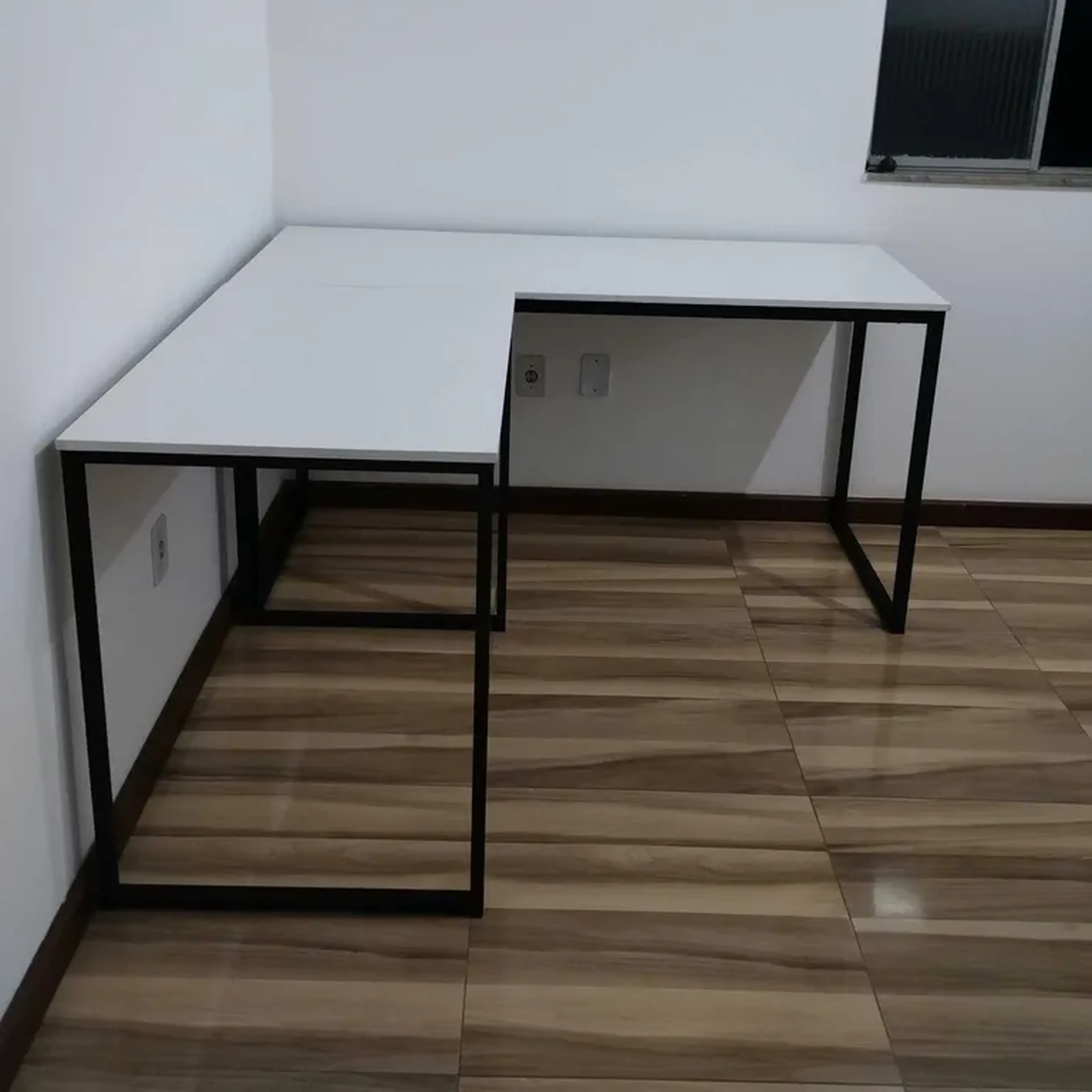 Mesa L branca imagem