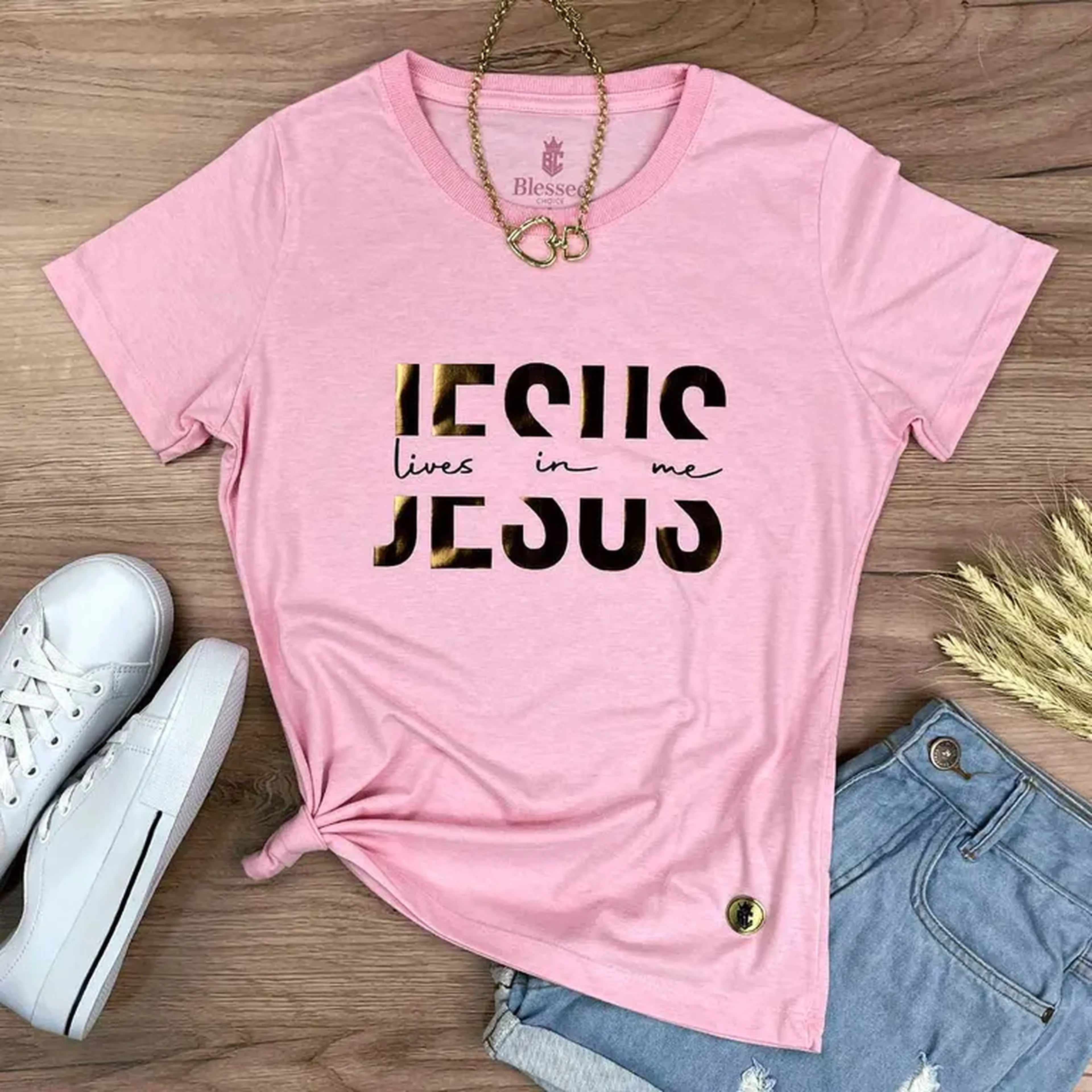 Camiseta Feminina Rosa Jesus Lives In Me imagem