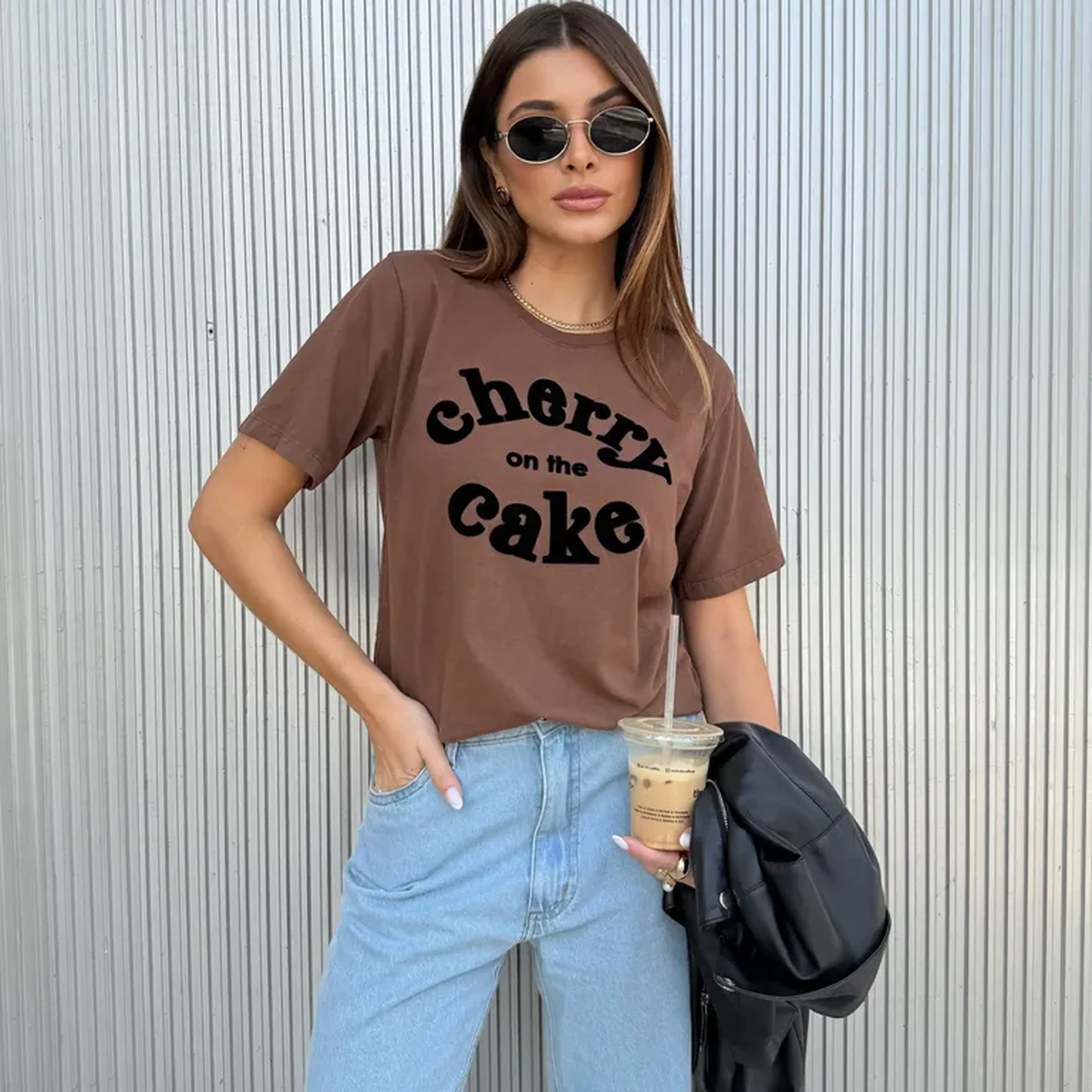 T-shirt Estonada Cherry Cake (com flocado) - Marrom Café imagem