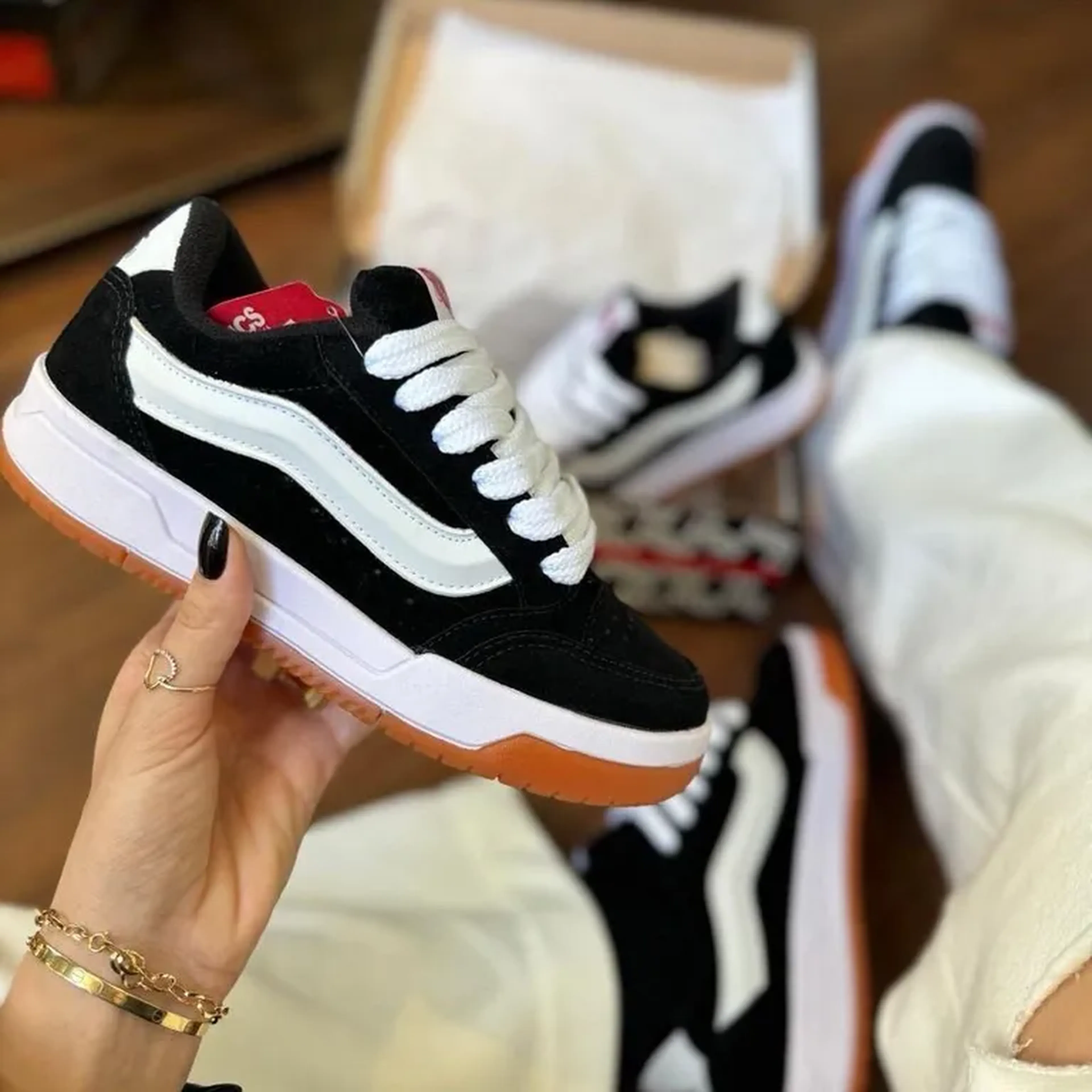 Vans Hylane imagem