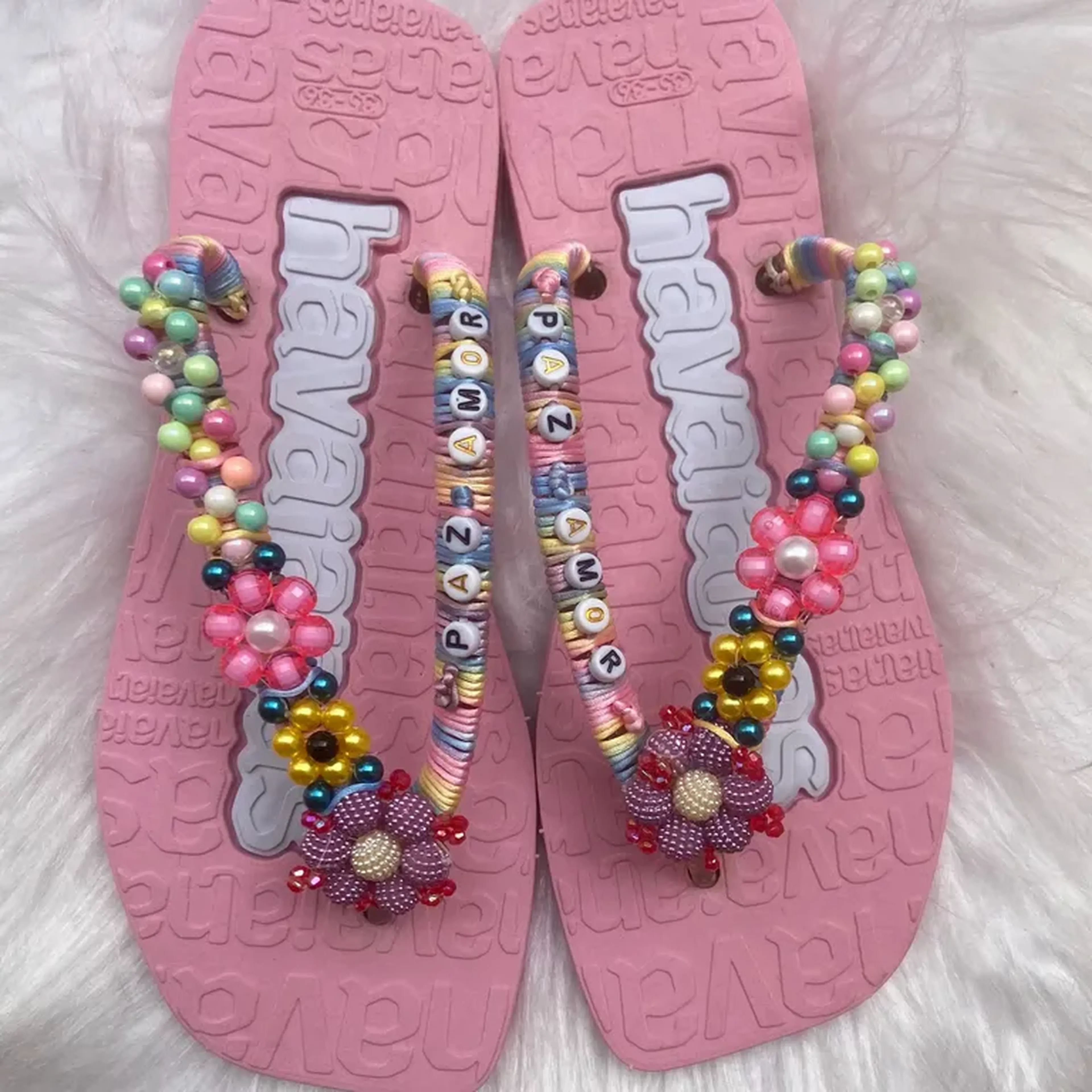Chinelo personalizado com pérolas imagem