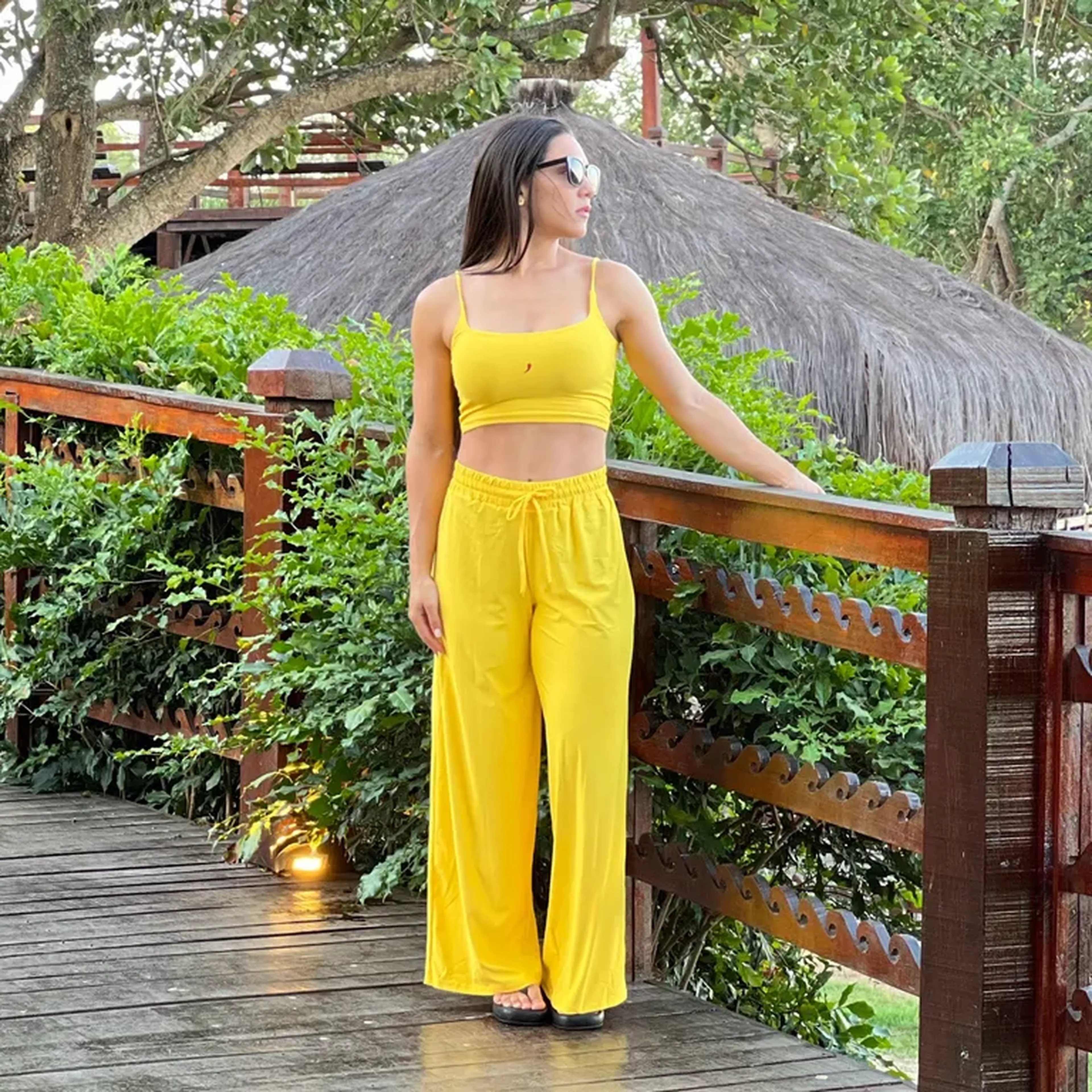 Calça pantalona amarelo imagem