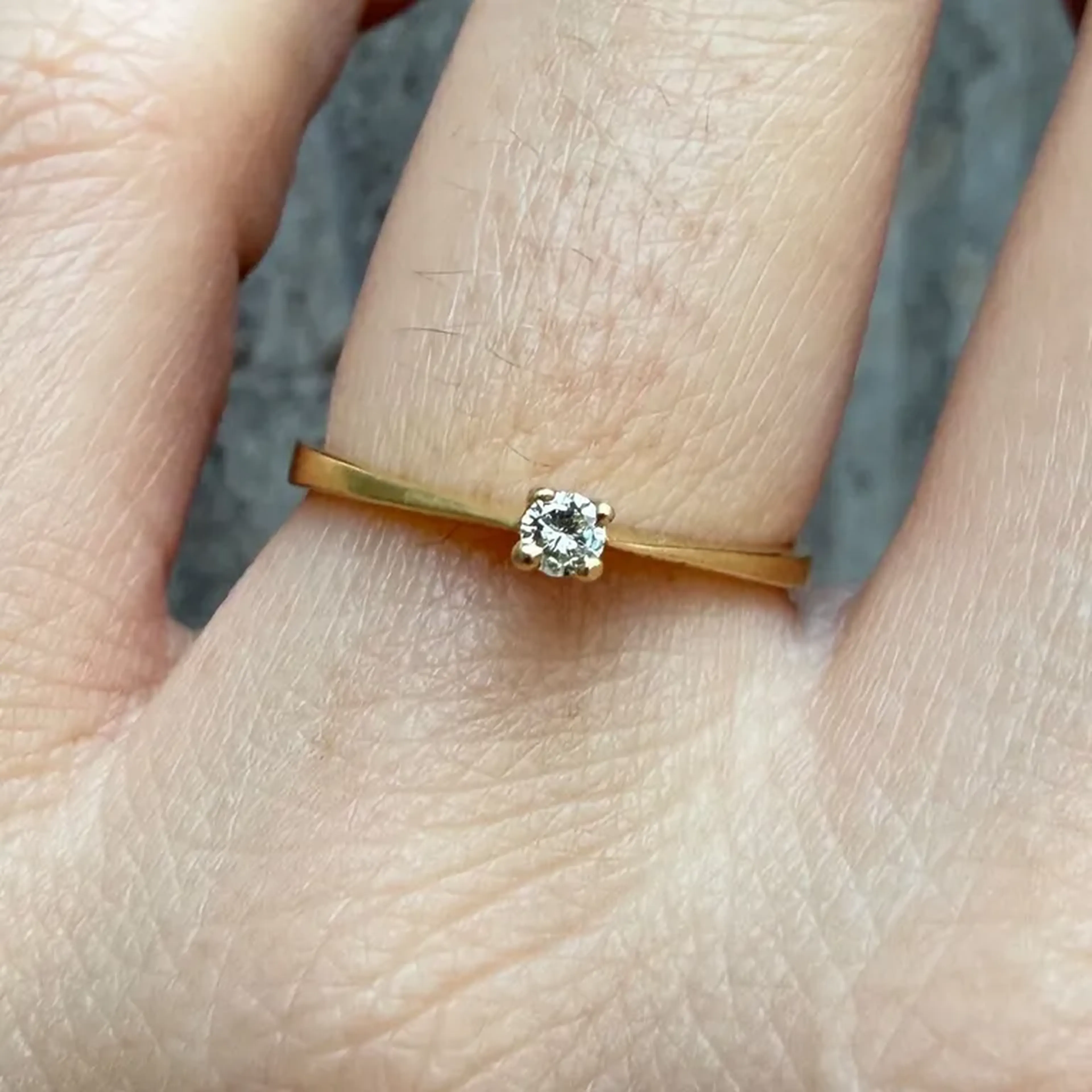 Anel solitário Ouro 18k com diamante imagem