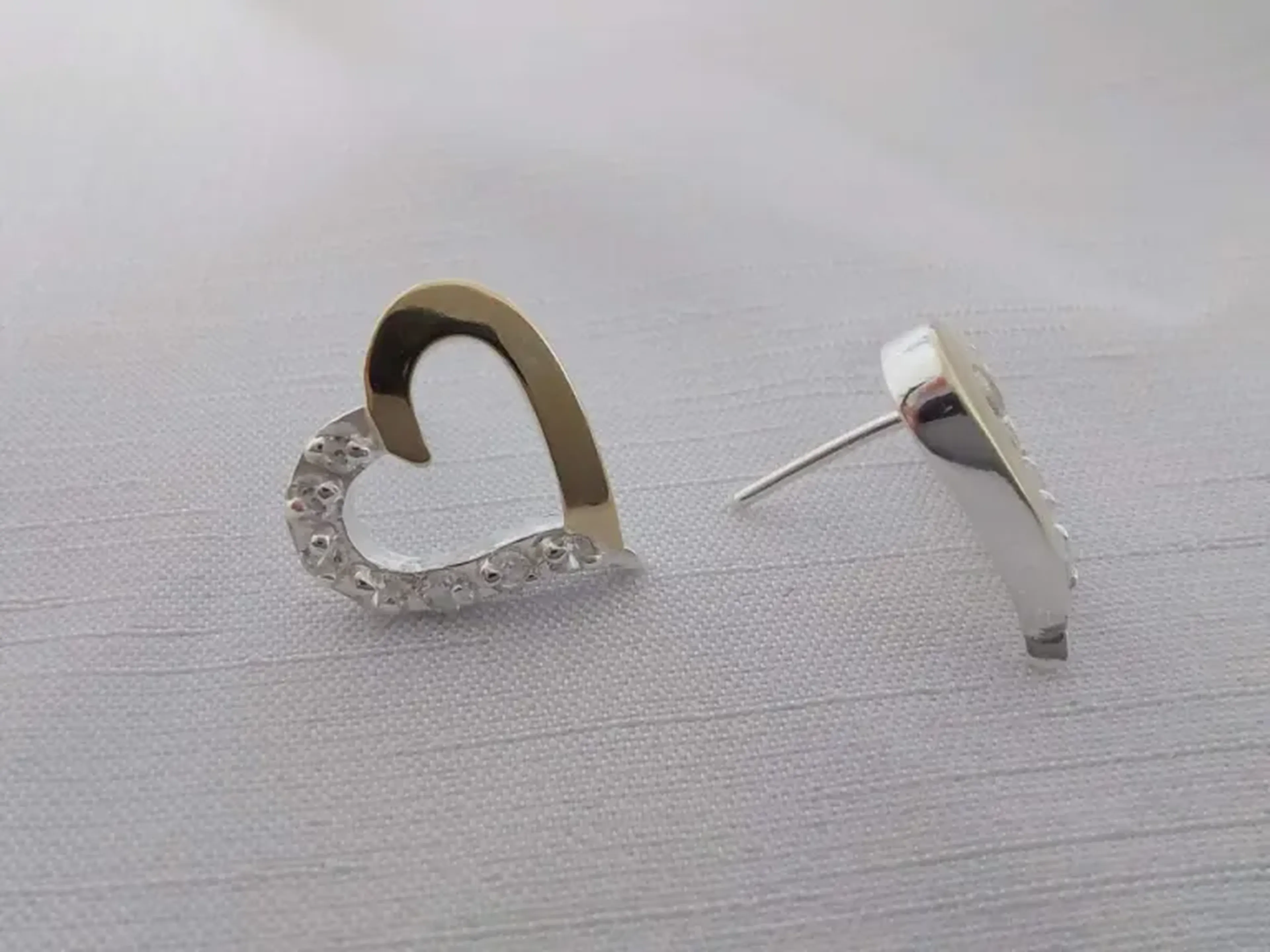 Brinco Coração Prata 925 com Filete de Ouro 14k imagem