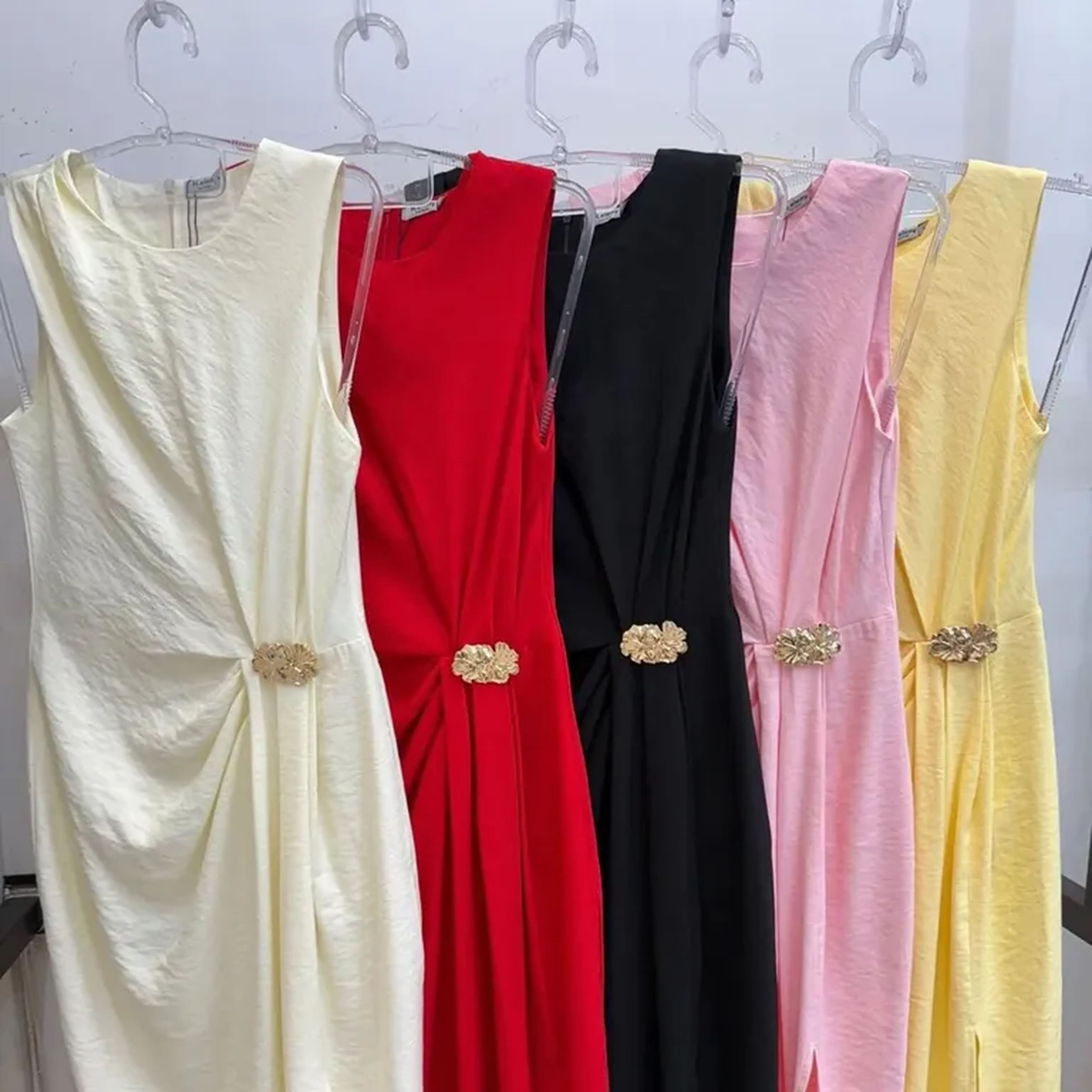 Vestido Mídi cavado imagem
