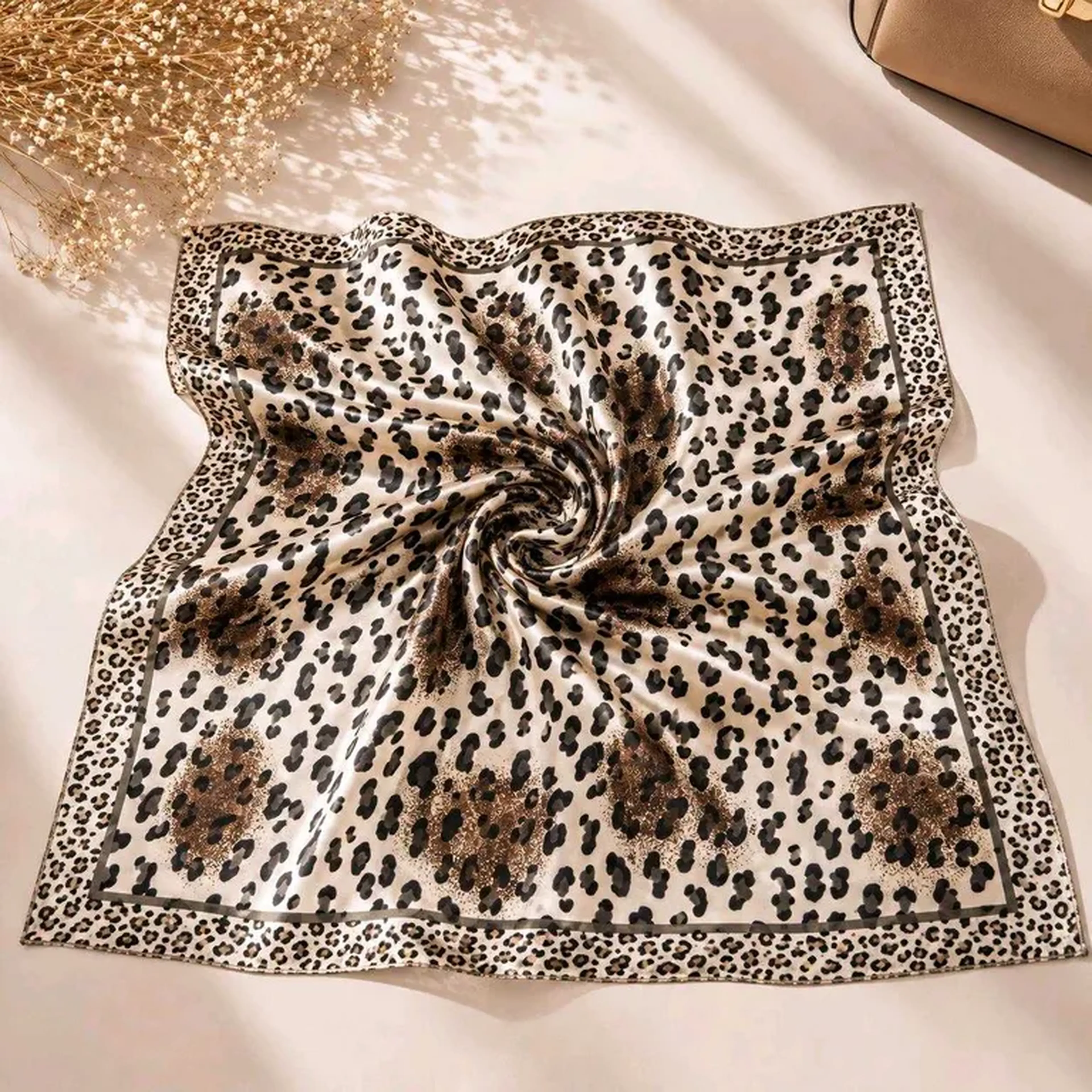Lenço estampado animal print imagem