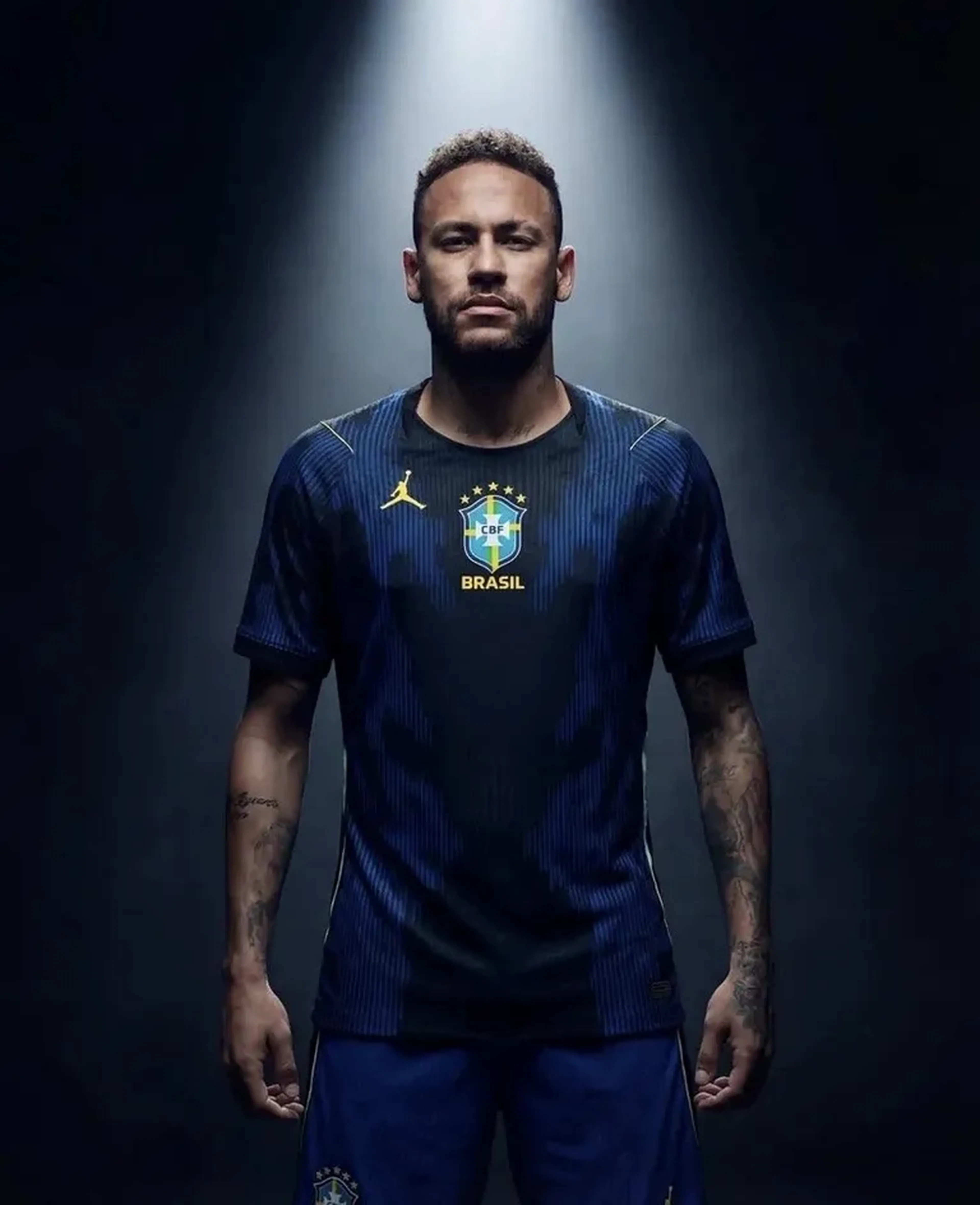 Camisa Brasil Azul Modelo Jogador imagem