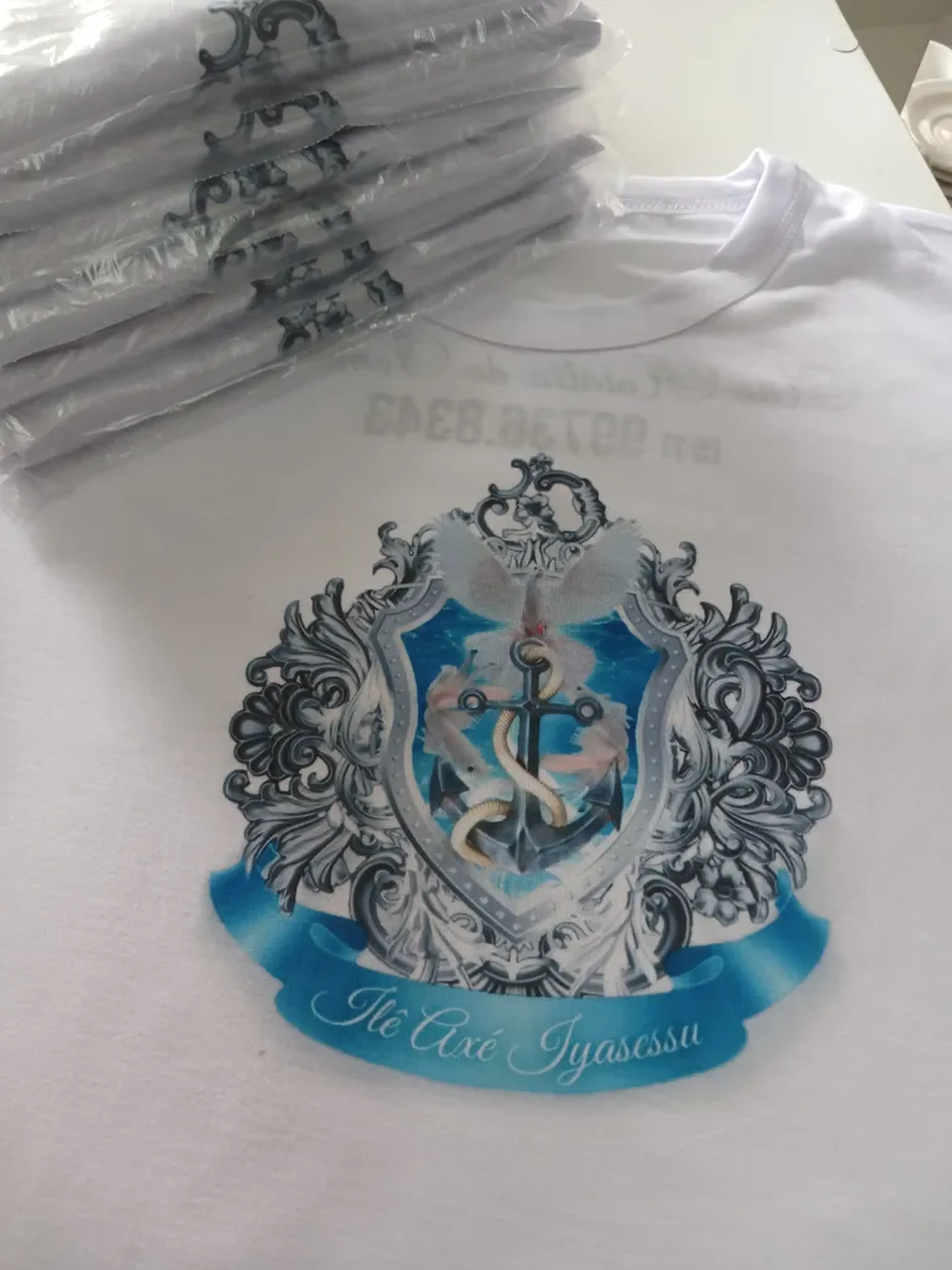 CAMISETA ADULTA BRANCA OU CORES CLARAS - P, M OU G imagem