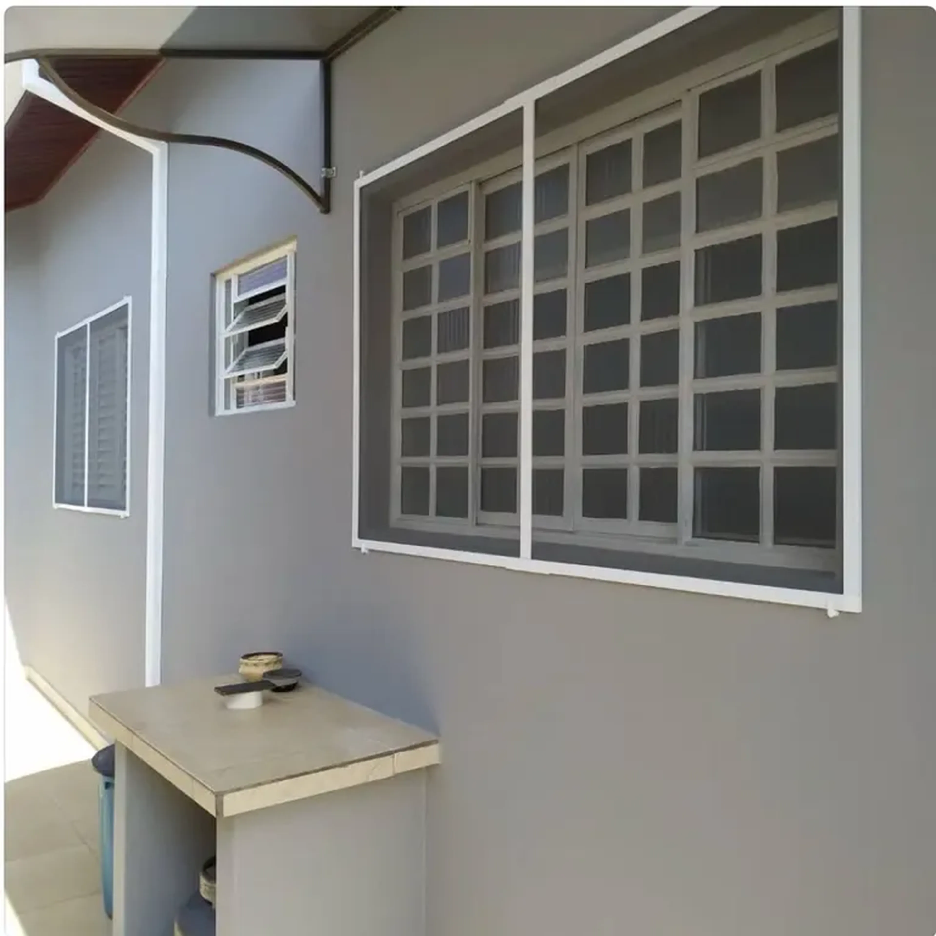 TELA REMOVÍVEL IMÃ ATÉ 200x100 PRETA OU BRANCA MONTADA imagem