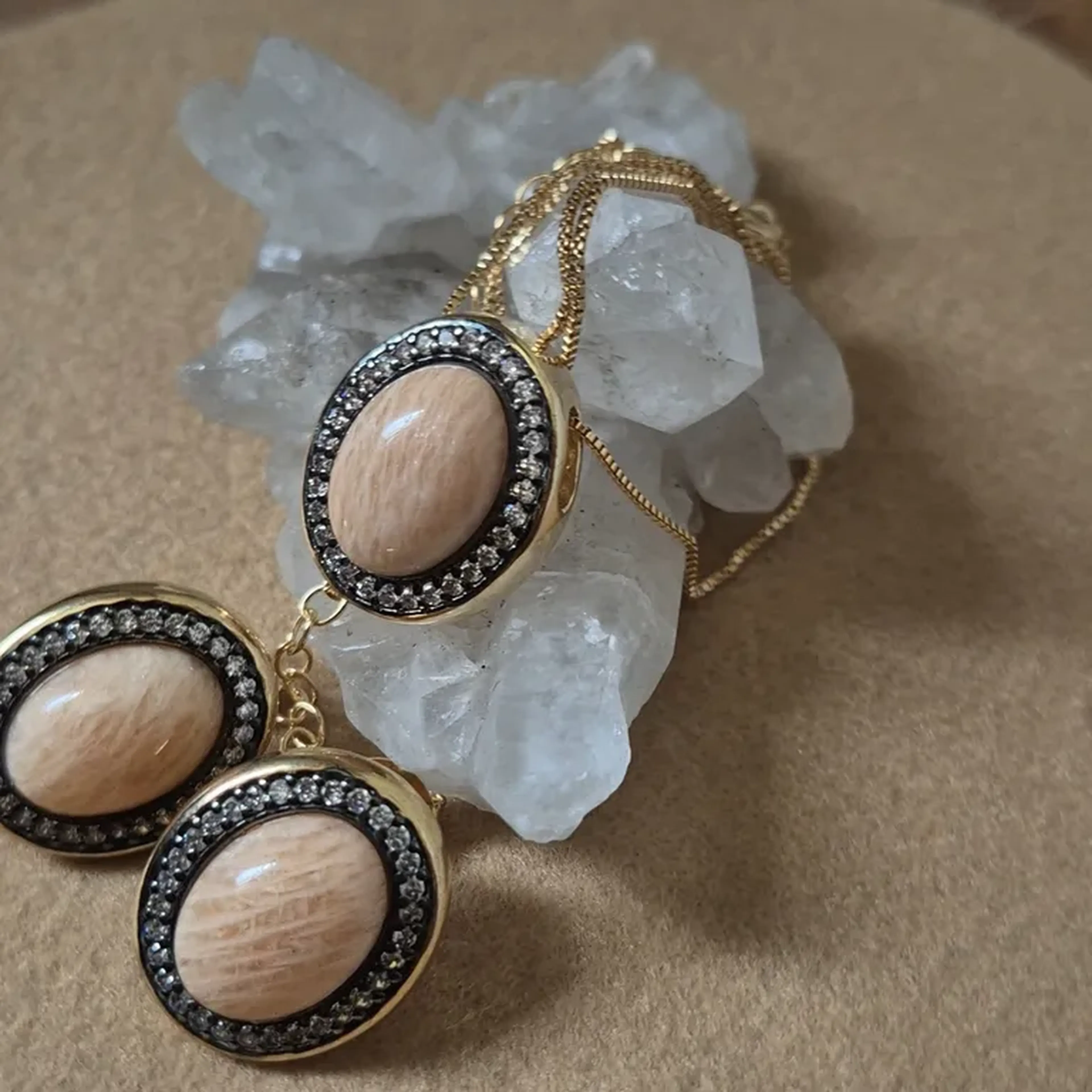 Conjunto Água Marinha e Zircônia Dourado – Elegância que Ilumina imagem